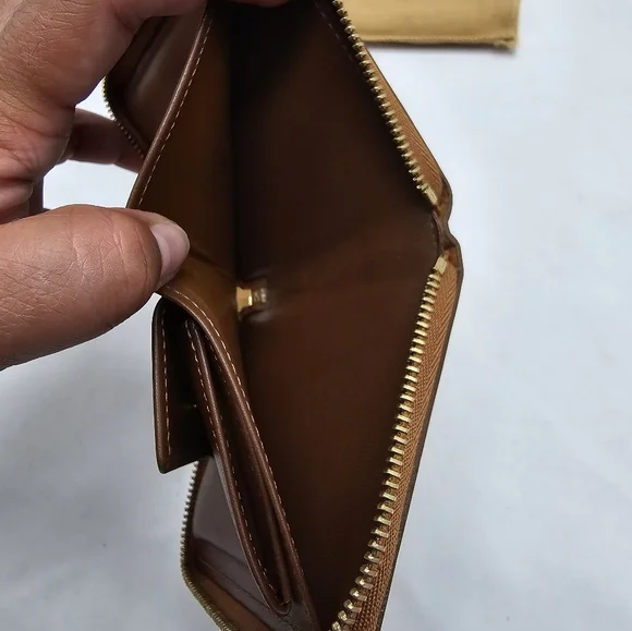 Louis Vuitton compact wallet - SOLD🥳 - Picture 5 of 9